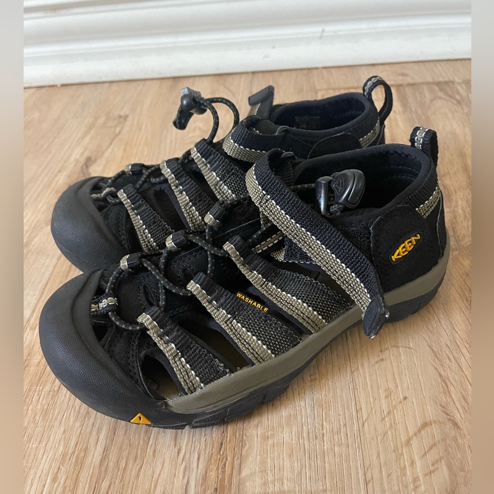 Keen Kids Newport H2 Water Hiking Sandals Size 1 Black Tan EUC